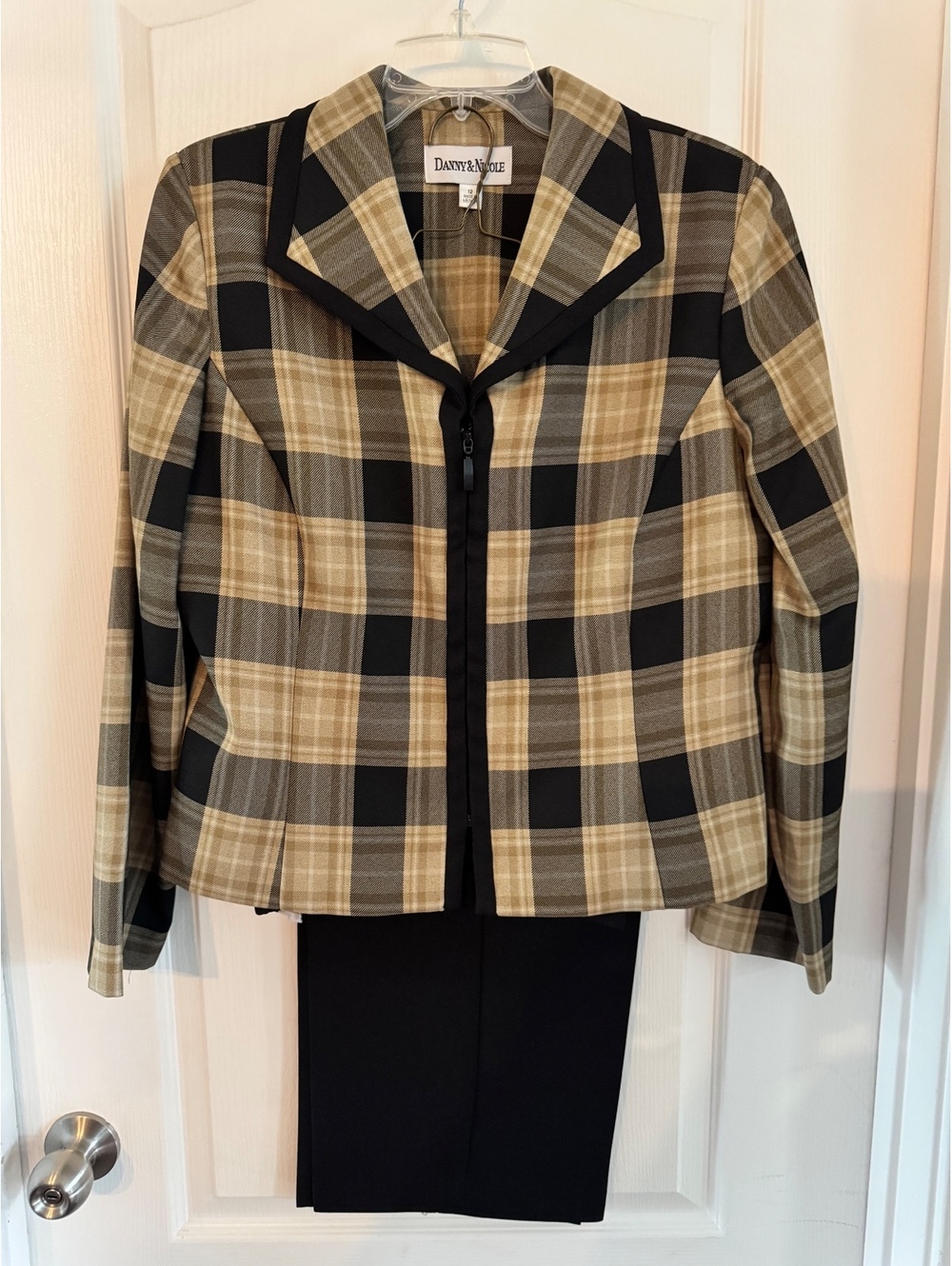 Vintage Danny & Nicole Women's Plaid Pant Suit Size 12 Beige Black